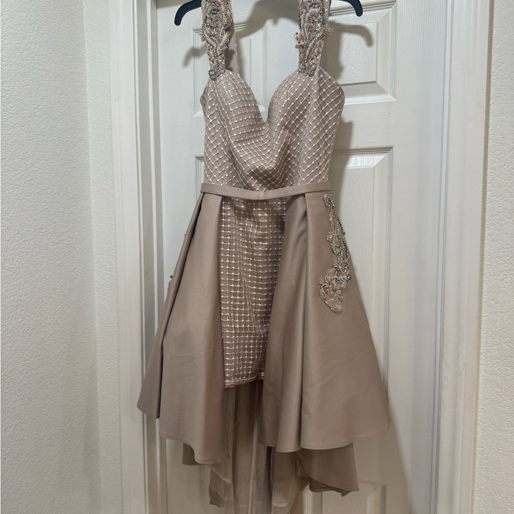 Elegant Beige Sleeveless Dress